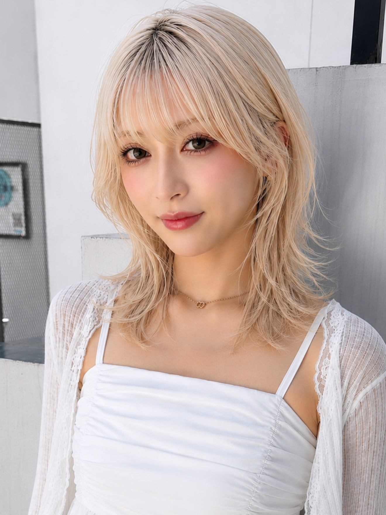 ブロンドウルフカット・白ワンピース — SIA TOKYO
